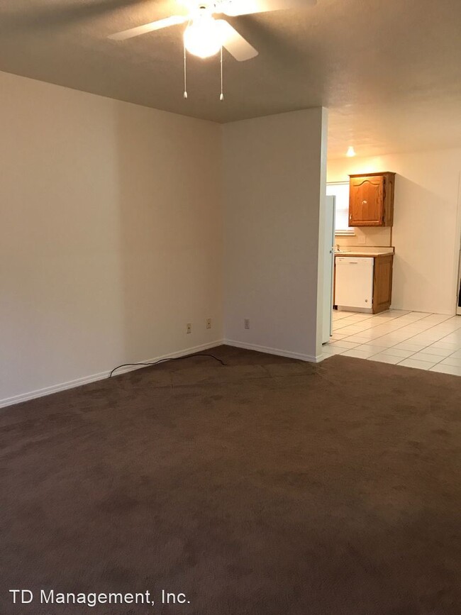 Building Photo - 2 br, 1 bath House - 405 Redbud Ln