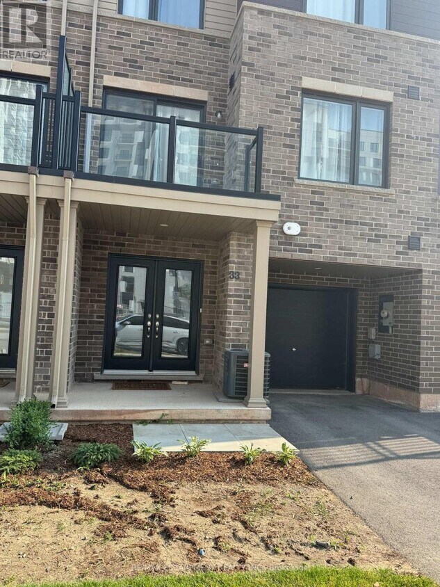 Building Photo - 33 Roxanne Dr