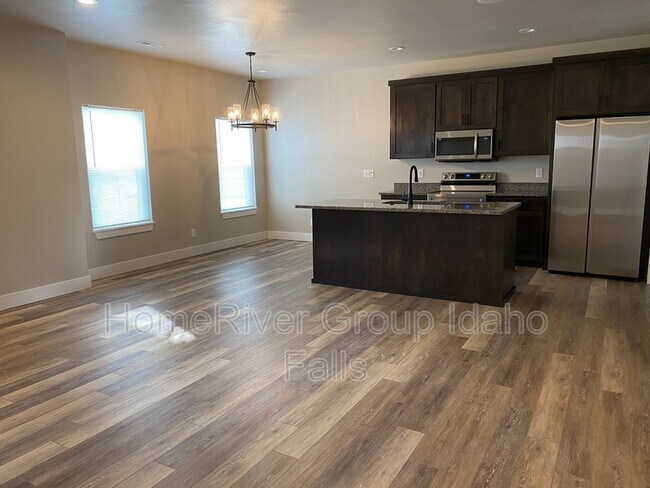 Building Photo - 1386 Pinecrest Trl