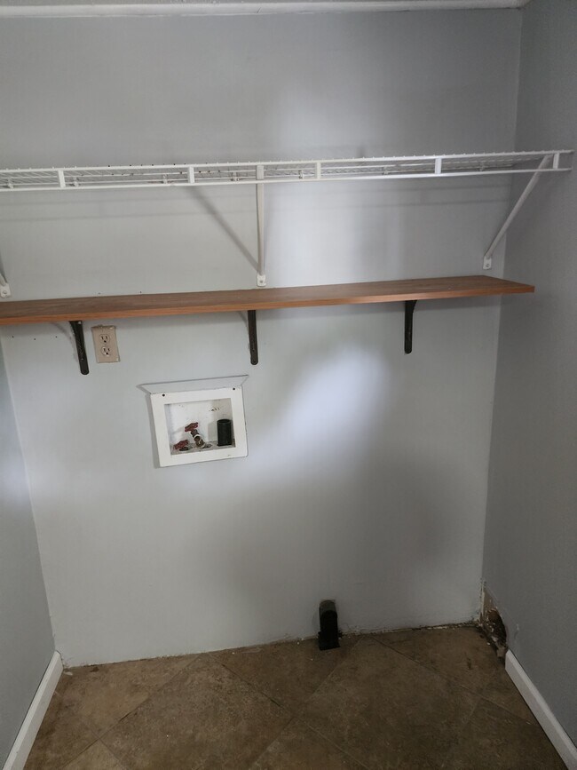 Laundry room - 246 King Dr