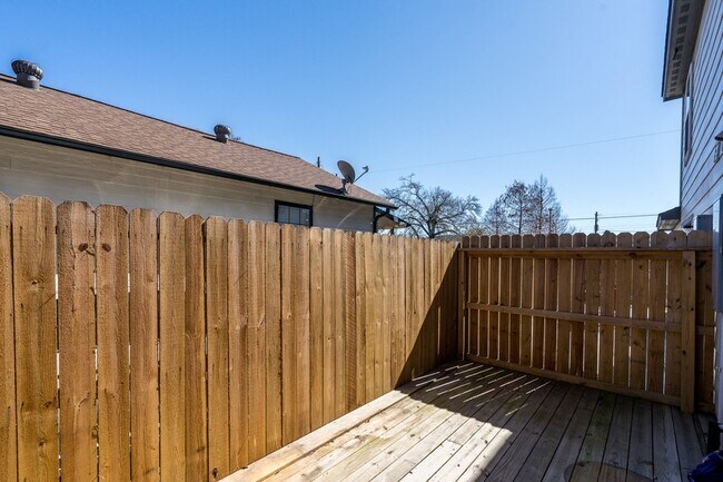 Foto del edificio - 207 N Poplar St