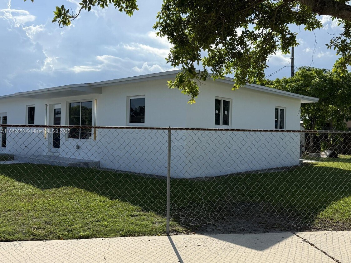 Primary Photo - 11805 SW 185th St