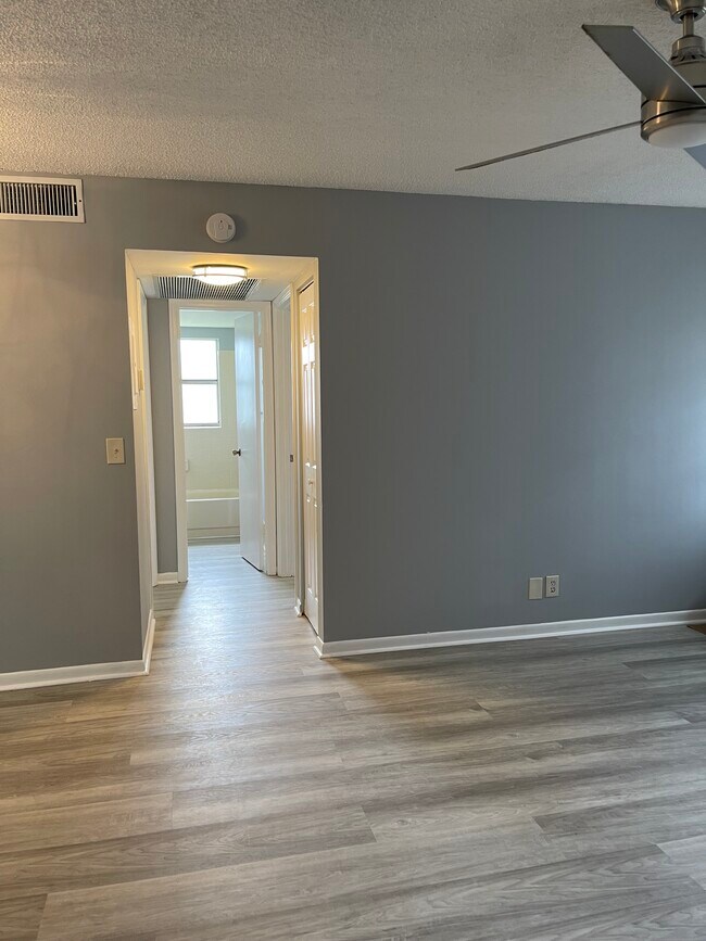 Foto del edificio - 839 Twin Lakes Dr