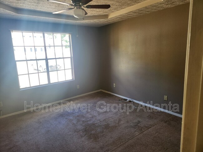 Building Photo - 2065 Glenwood Downs Dr