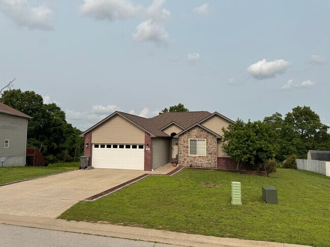 Foto del edificio - Beautiful 4 Bedroom Home!