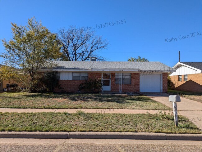 Building Photo - 3 Bedroom Home For Rent