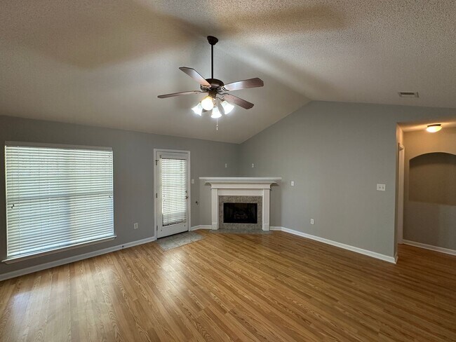 Foto del edificio - Immaculate in Beautiful Braybourne! 3 BR/ ...