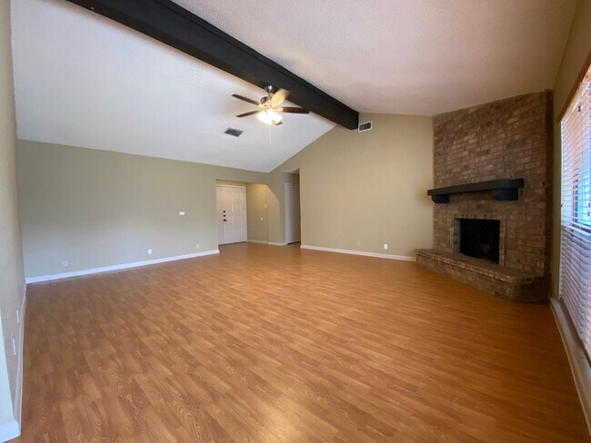 Foto del edificio - Charming 3-Bedroom Home Available for Rent!