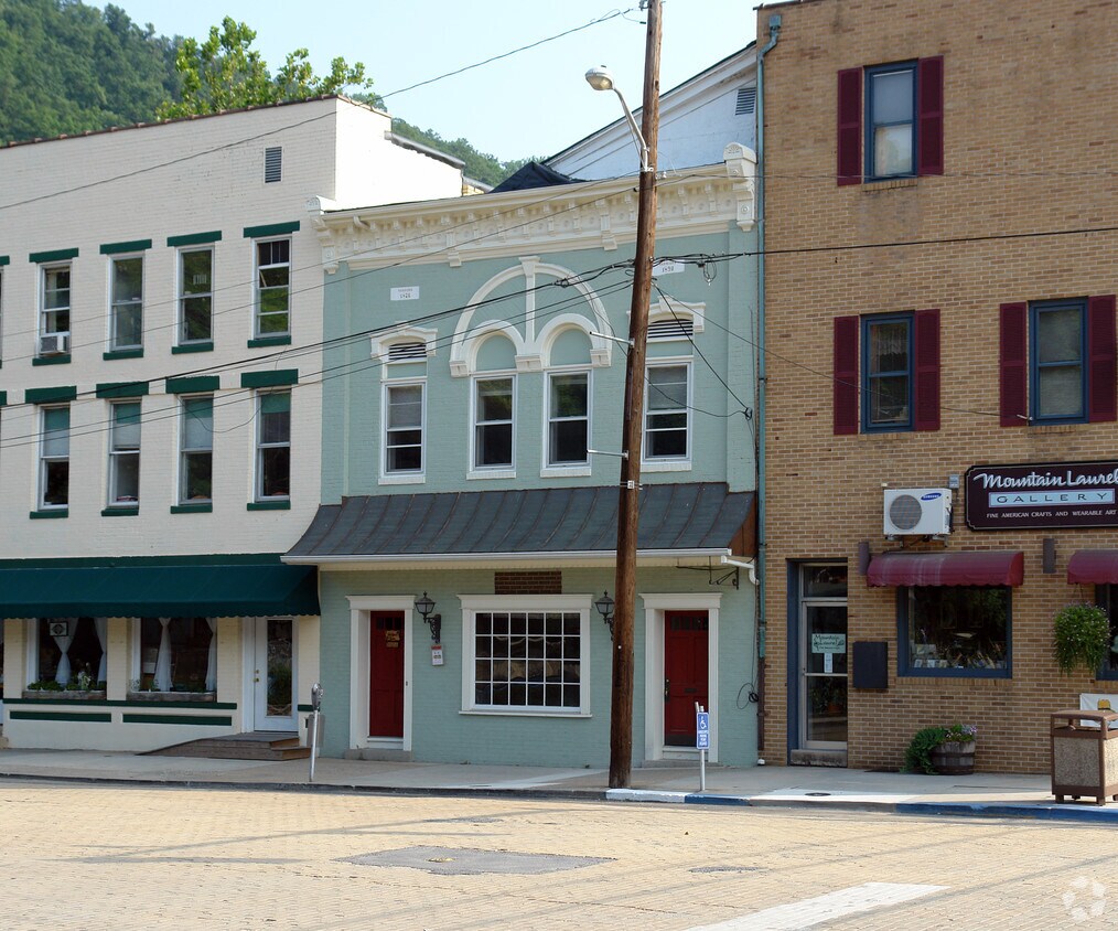 41 Fairfax St, Berkeley Springs, WV 25411 Apartments in Berkeley
