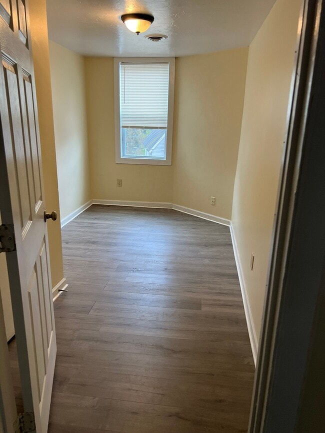 Building Photo - 375 Elm St