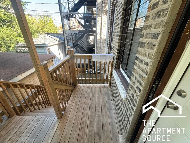 Foto del edificio - 1622 W Beach Ave