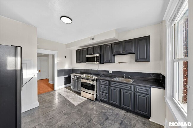 Foto del edificio - 3231 Phelps Ln