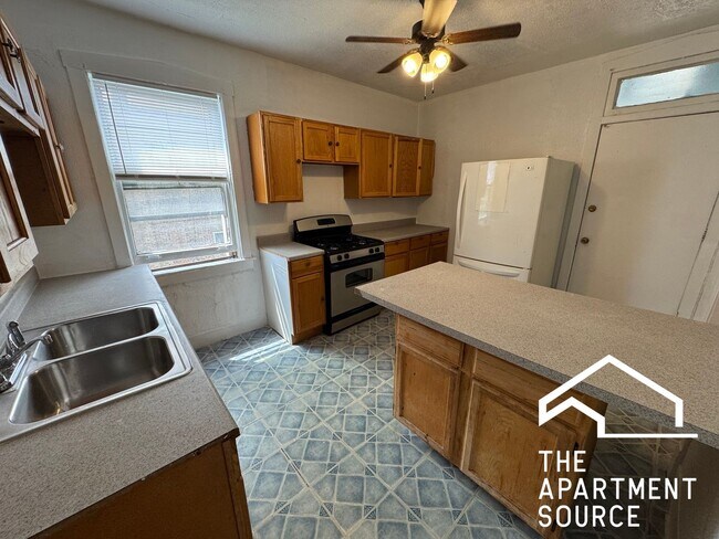 Foto del edificio - 5438 W Potomac Ave