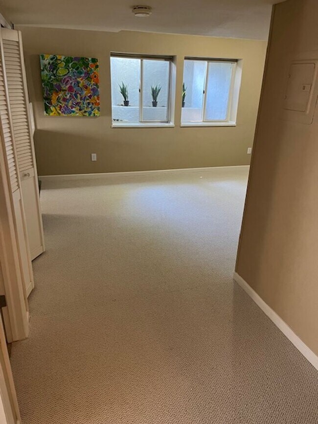 Building Photo - 2 Bedroom 1 Bath ADU Available in Lovely N...