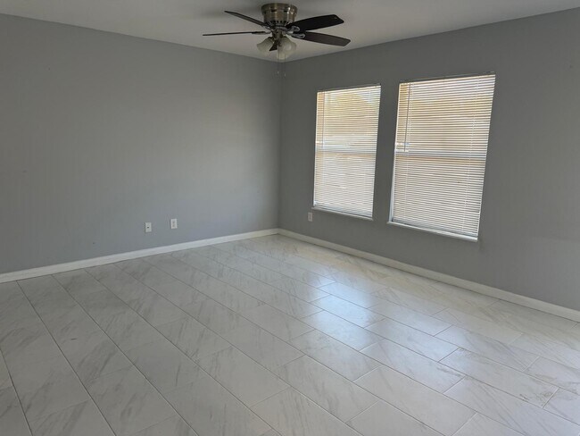 Building Photo - 107 NW Curtis St