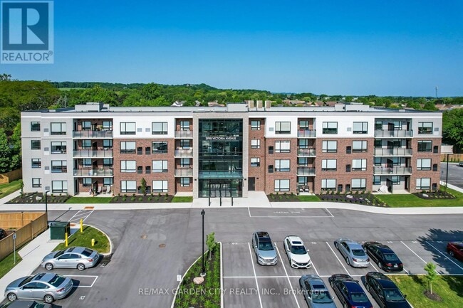 Photo du bâtiment - 3998 Victoria Ave