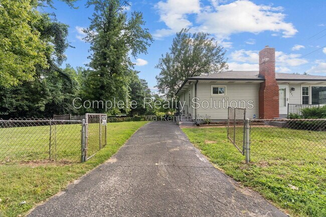 Building Photo - 201 Sadonia Ave