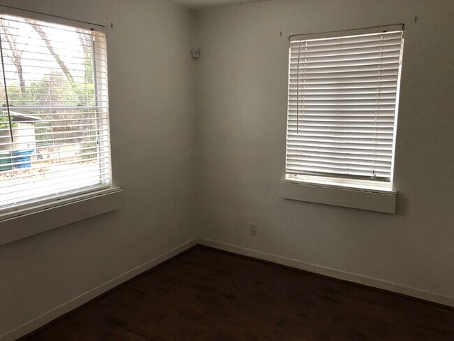 Foto del edificio - 6530 Hawthorne Rd
