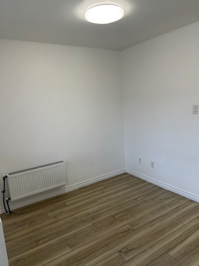 Photo du bâtiment - 630 Cummings Ave