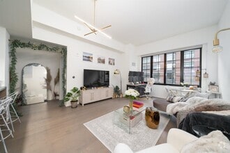 Building Photo - 1425 Hudson St