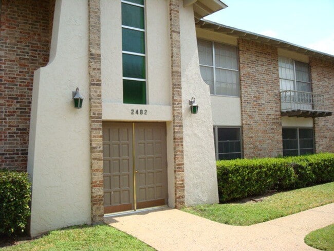 Building Photo - 2482 University Ave