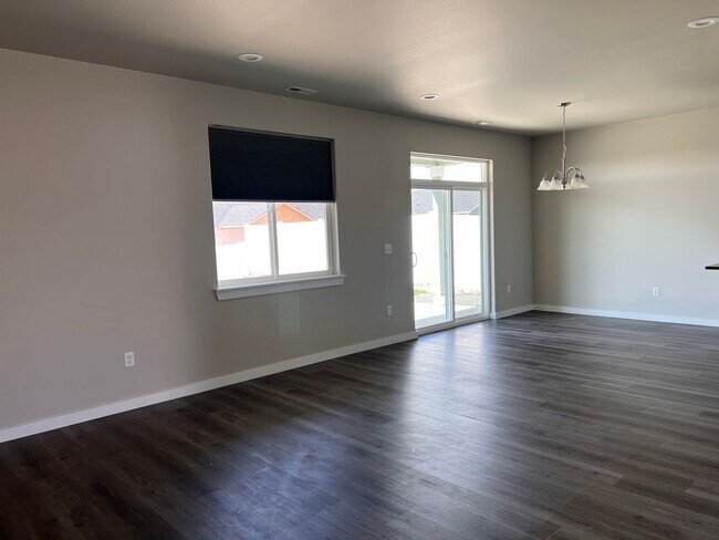 Building Photo - New Construction Home in Park Orchard Neighborhood!