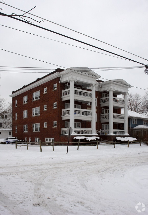 988 Jefferson Ave, Akron, OH 44302 Apartments in Akron, OH