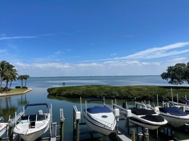 Building Photo - 4960 Gulf Of Mexico Dr