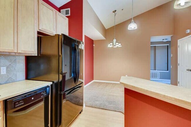 Building Photo - 804 Summer Hawk  Dr UNIT 5304