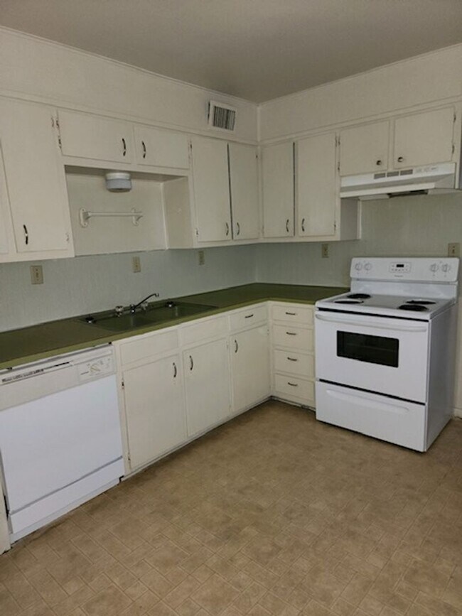 Building Photo - 309 Sunset Ln
