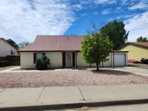 Building Photo - 821 W Firwood St