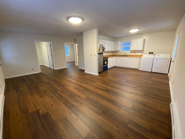 Foto del edificio - 2025 W Ridge Rd
