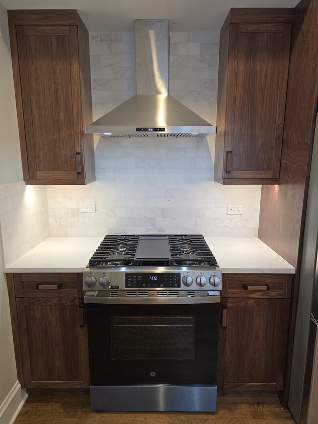 Building Photo - 240 Lathrop Ave