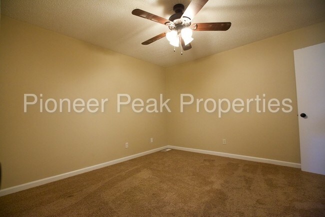 Building Photo - 431 Barnhardt Cir