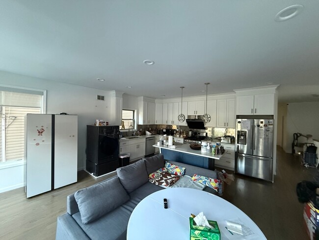 Building Photo - 5107 Meadowview Ave