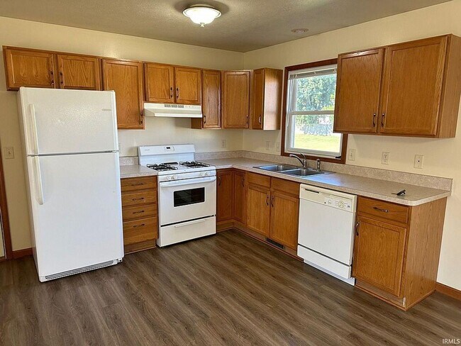 Foto del edificio - 3 Bedroom 1 bathroom with 2-car garage