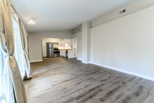 Building Photo - Lynn