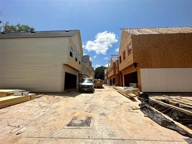 Building Photo - 4012 Northfield Ln