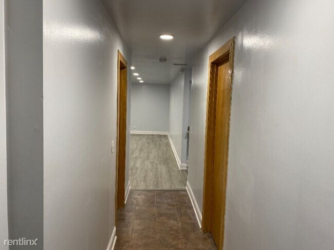 Foto del edificio - 2 br, 1 bath Condo - 75 Street x Greene Rd