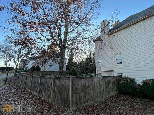 Building Photo - 1896 Lake Ridge Terrace