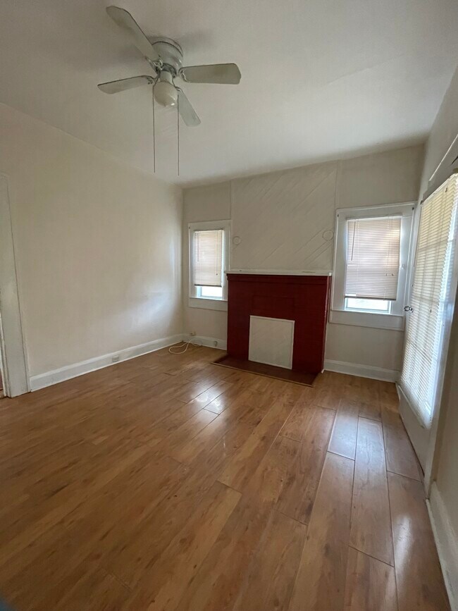 Sala de estar - 218 W Indiana Ave