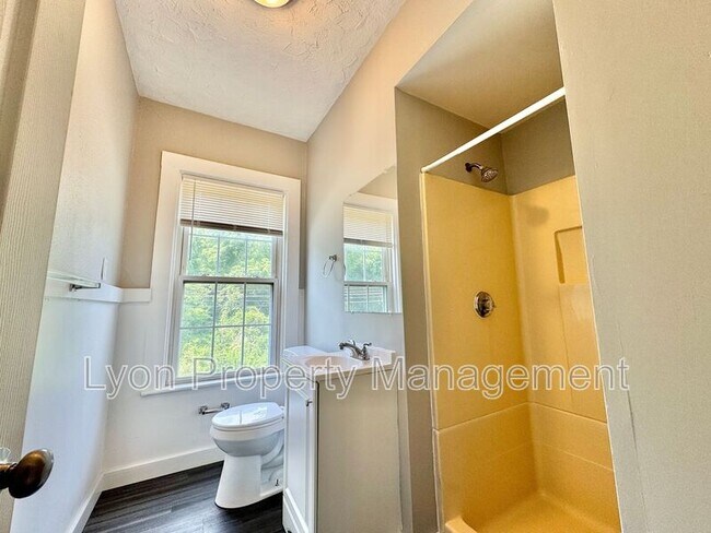 Foto del edificio - 338 Summer St