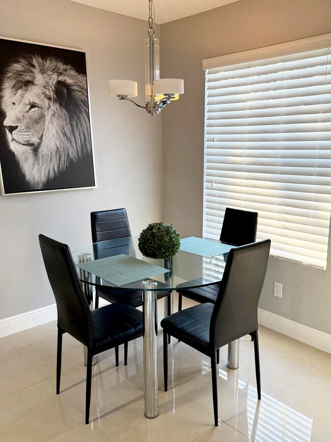 Foto del edificio - 11582 Westwood Blvd