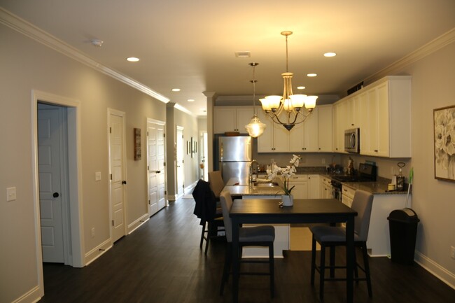 Foto del edificio - Gorgeous Rosemary Gate Townhome