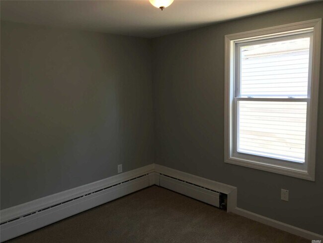 Building Photo - 8 Banbury Ct