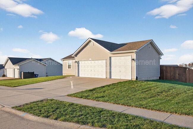 Building Photo - 401 Falcons Prey