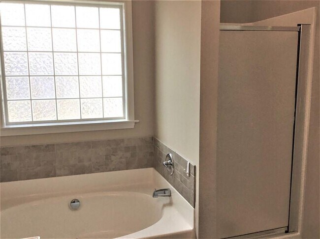 Foto del edificio - 1146 Folkstone Ridge Ln