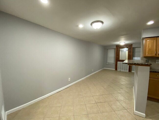 Building Photo - 514 Bloomfield St