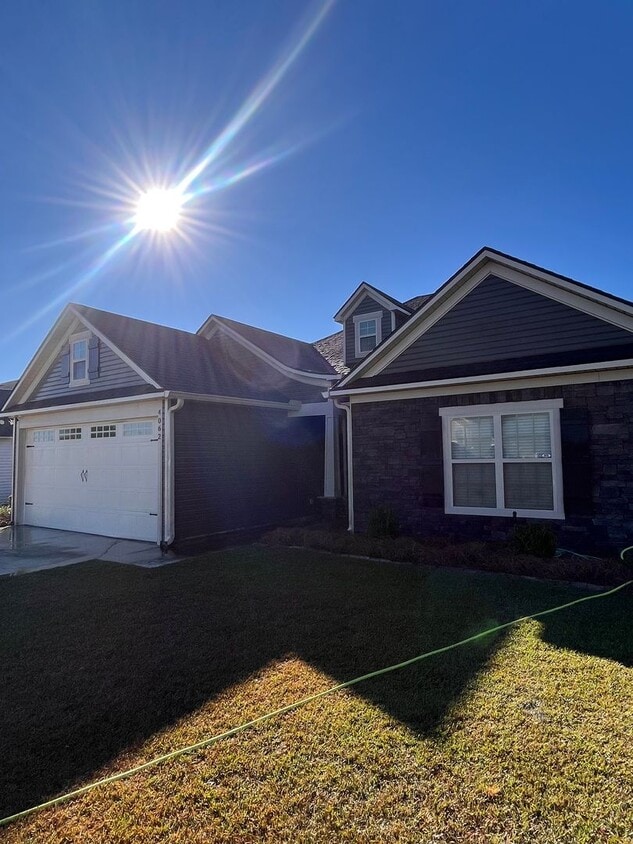 Foto principal - 4062 McKenzie Ln