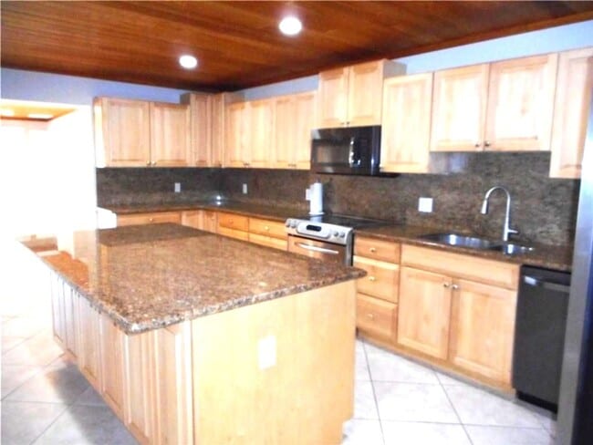 Building Photo - 1903 Robalo Dr